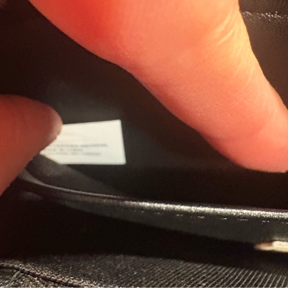 Universal Thread Zip Closure Wristlet Wallet in Black EUC - Picture 4 of 4